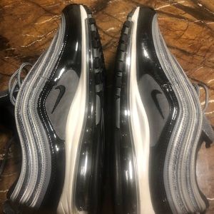 Nike Shoes - EUC black n silver air max Nike Shoes - EUC black n silver air max